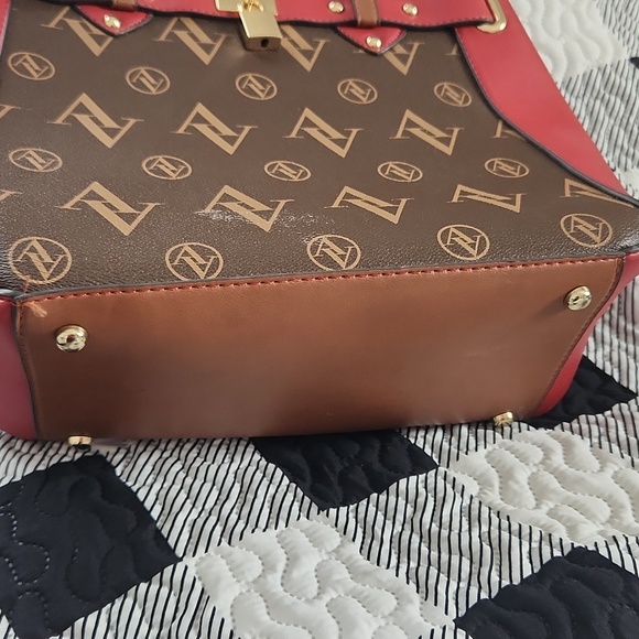 Purse - Picture 2 of 4